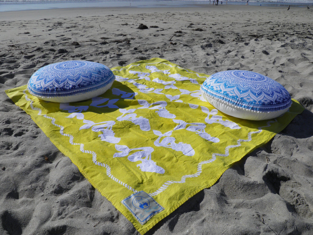 Sand resistant beach blanket beachgenie 
